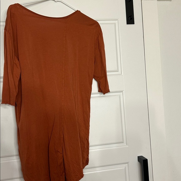 One Golden Thread Tree V Neck - Picture 4 of 6